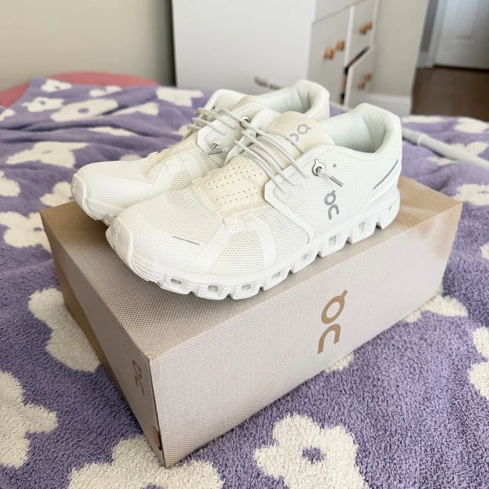 On Running White Cloud 5 Running Sneakers - Picture 2 of 8
